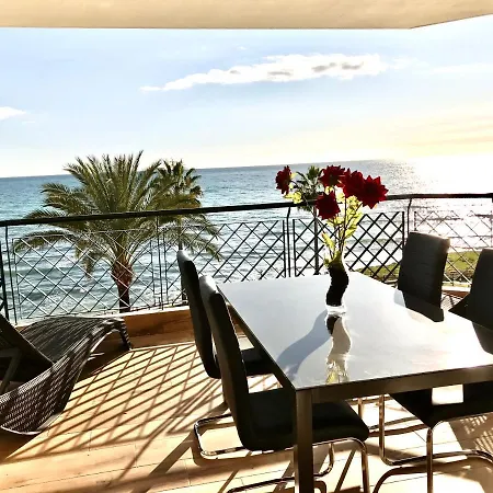 Mi Capricho A17 Beachfront Apartment